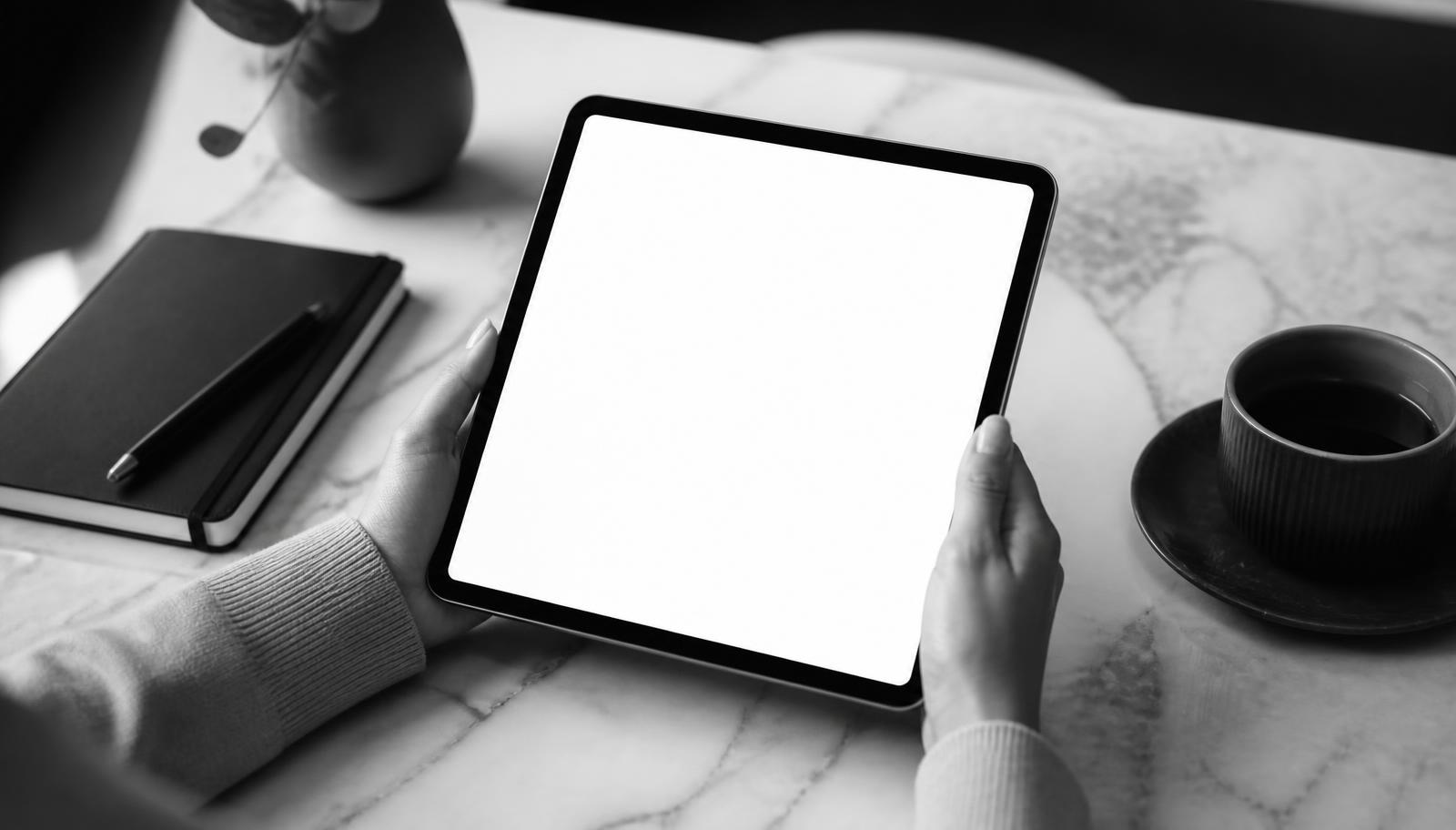Patient reviews of Mansher Singh, MD, FACS being read on a tablet